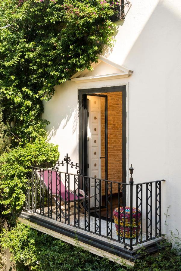 Pajaro Rebelde Bed & Breakfast Sevilla Dış mekan fotoğraf